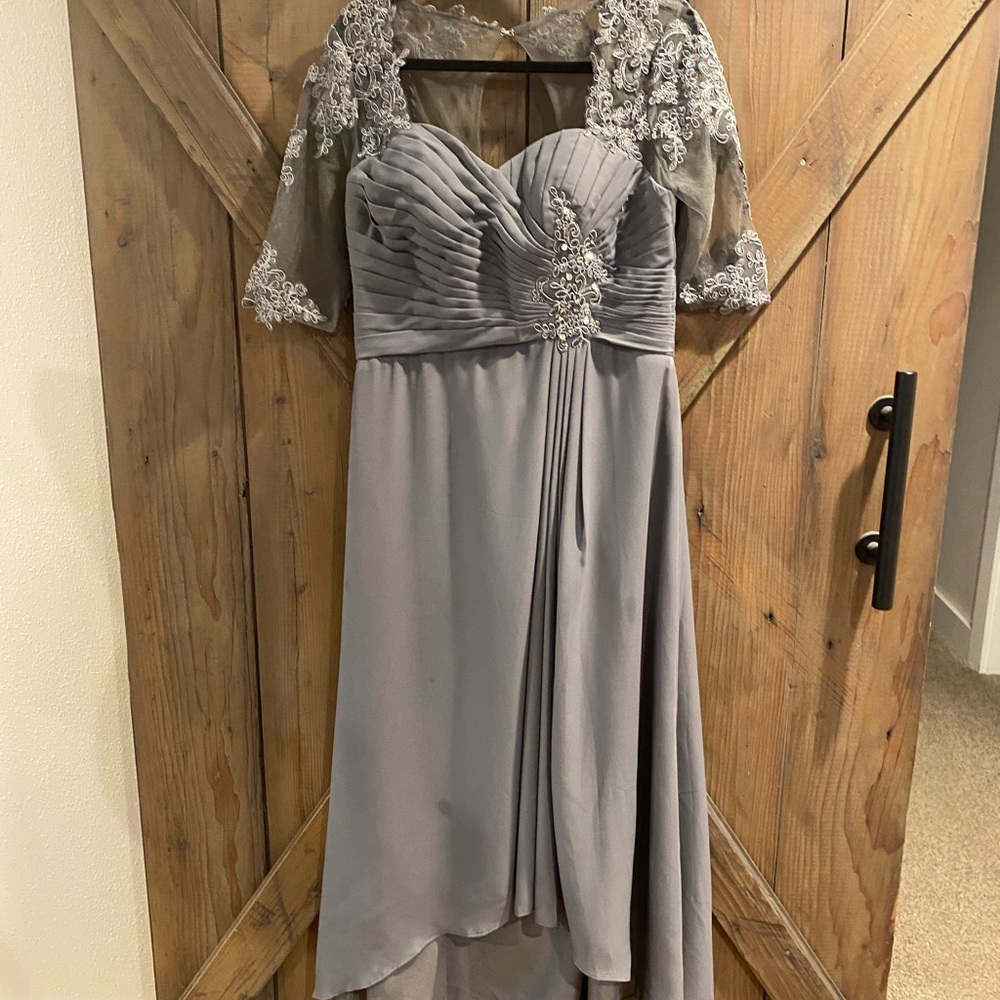 Elegant Gray Lace Evening Dress